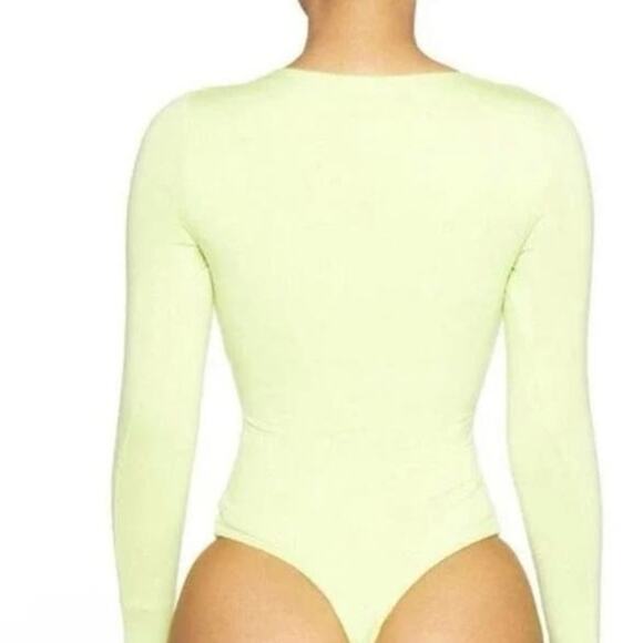 Naked Wardrobe Bodysuit Lime Green Long Sleeve Lined Cut Out Size XS NWT - Picture 4 of 16